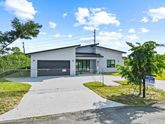 Building Photo - 22451 SW 118th Ave