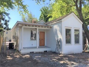 Building Photo - 2 Bedroom 2 Bath Apartment in Elliotborough - Downtown