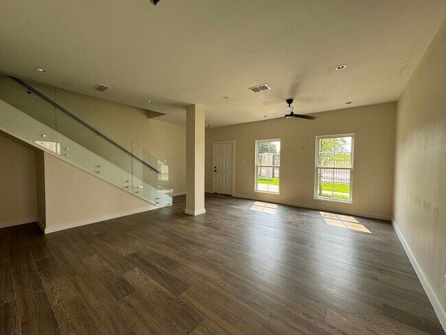 Building Photo - 210 Veracruz Dr