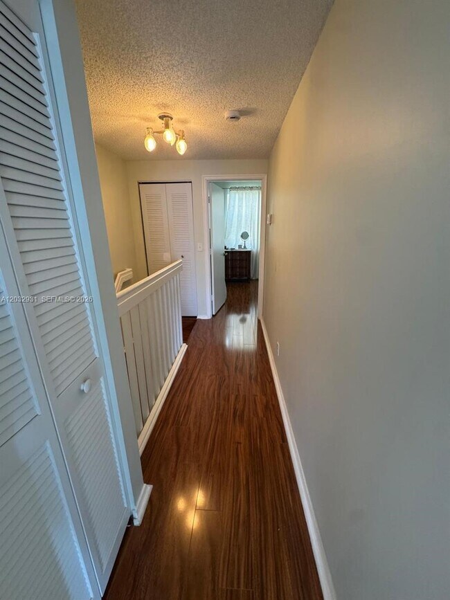 Building Photo - 16682 Hemingway Dr