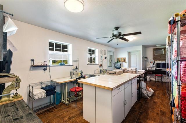 Building Photo - 6696 Paradise Dr
