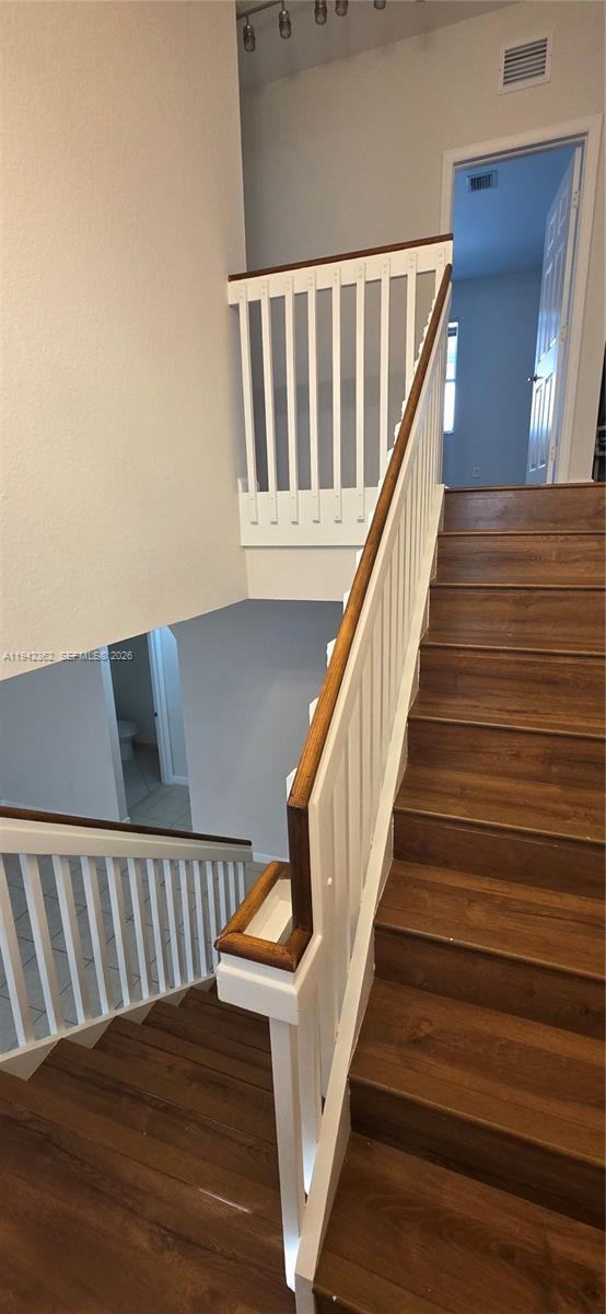 Building Photo - 215 NE 36th Avenue Rd