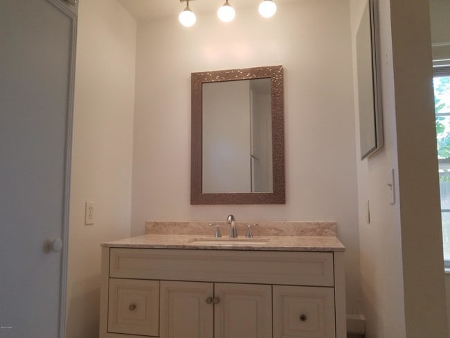 Building Photo - 7220 Poinciana Dr