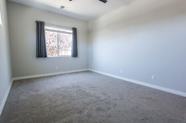 Building Photo - Granville - 3 bedroom home