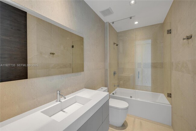 Building Photo - 1451 Brickell Ave