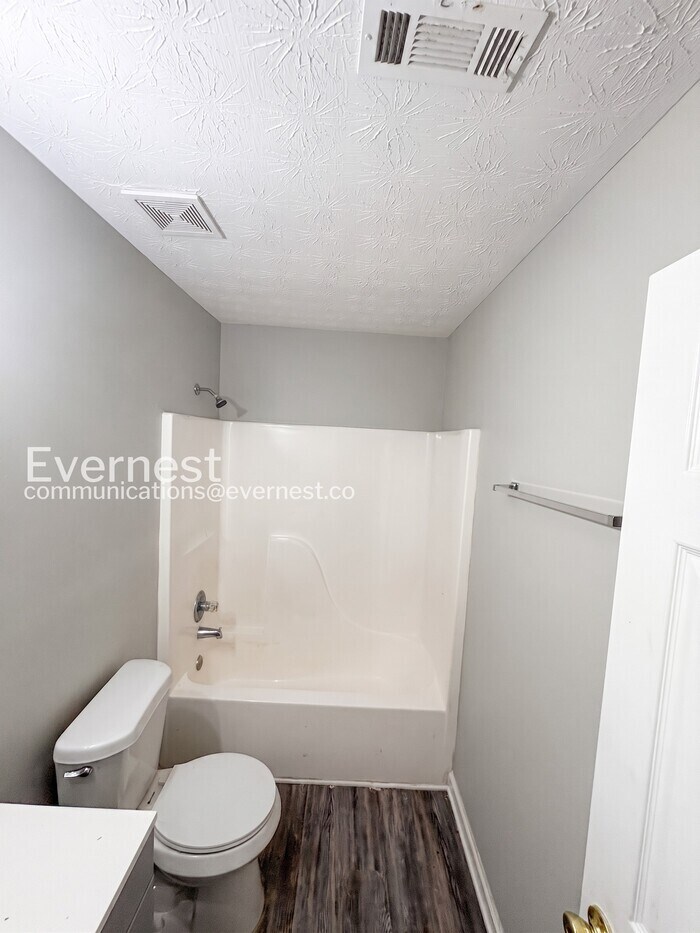 Building Photo - 7035 Setters Way