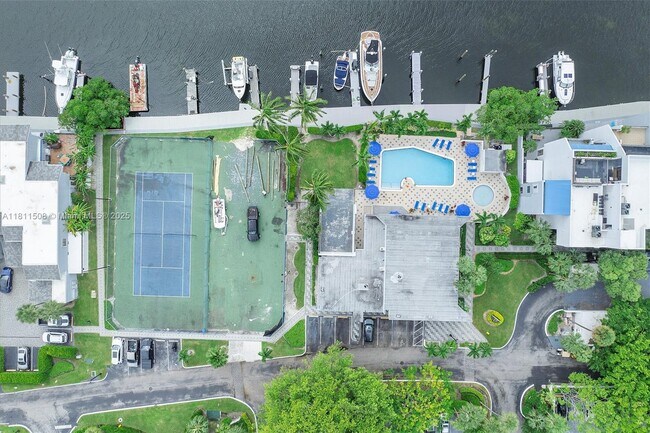 Building Photo - 300 Poinciana Island Dr