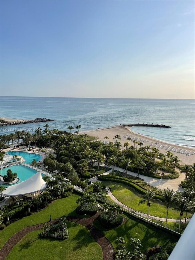 Building Photo - 10275 Collins Ave