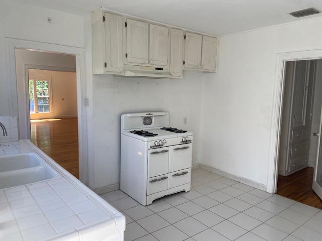 Building Photo - 744 N Ridgewood Pl