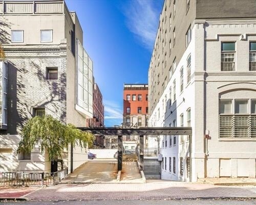 Primary Photo - 1024 Clinton St