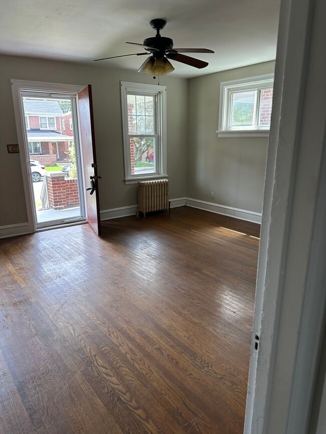 Building Photo - Updated 3 bedroom home in the City with re...