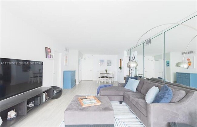 Building Photo - 5161 Collins Ave