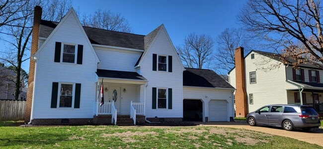 Building Photo - Spacious Home in Quiet Neighborhood