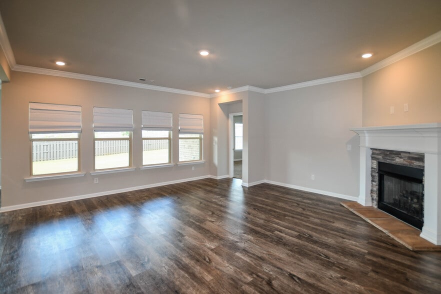 Building Photo - 120 Mary Caudle Way