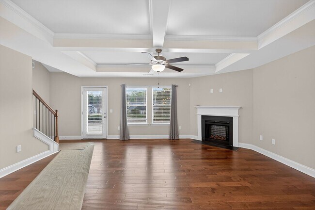 Building Photo - Move-In Ready Gem with Main-Level Owner's Suite