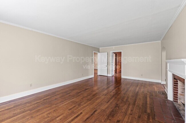 Building Photo - 2334 Redwood Dr