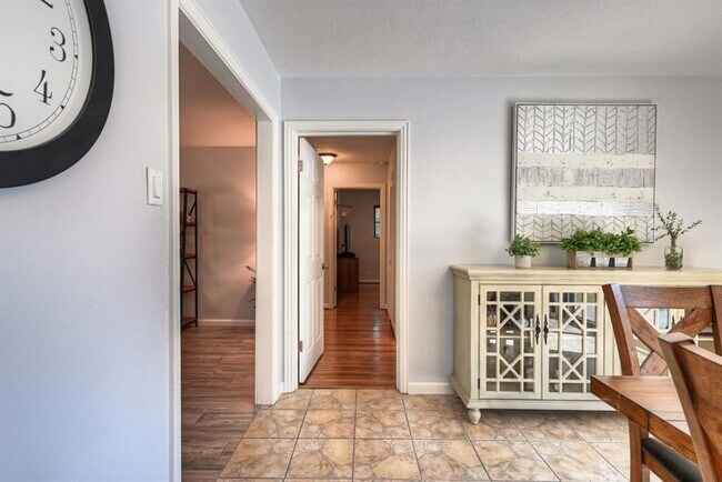 Building Photo - 9527 Vilven Ln