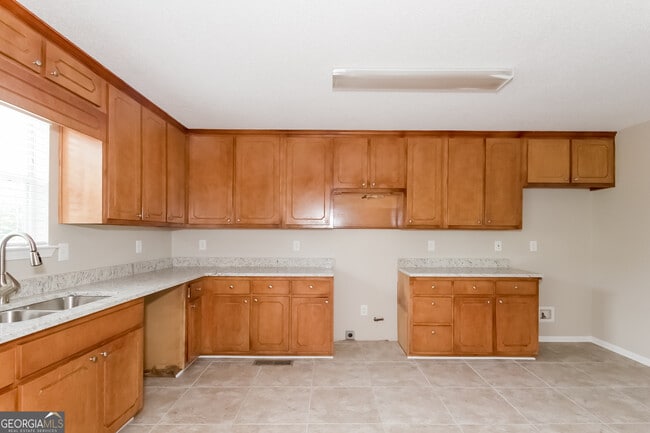 Building Photo - 5934 Colonnade Dr