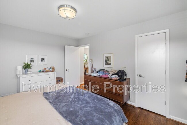 Building Photo - 422 Eisner St