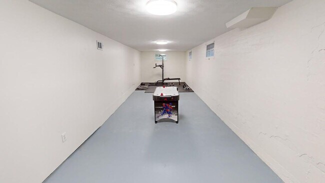 Building Photo - Charming Furnished 3 Bed 1 Bath with Fenced Backyard