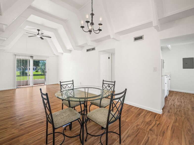 Building Photo - 511 Club Cir