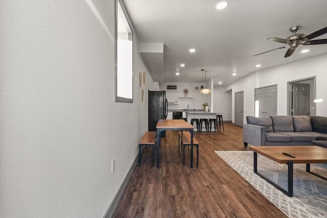 Building Photo - 3 Jesse James Dr