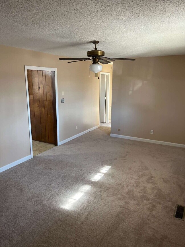 Building Photo - 3935 Yokley St