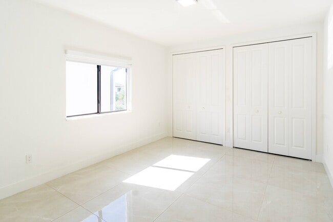 Building Photo - 2030 SW 145th Ave