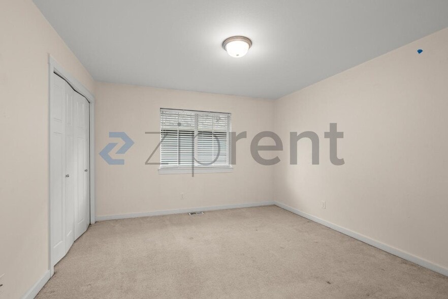 Building Photo - Unit