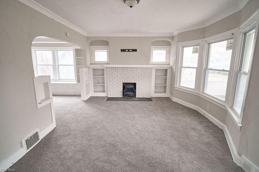 Building Photo - 3652 E 151st St