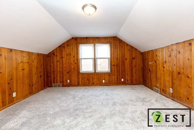 Building Photo - 18000 Birwood St