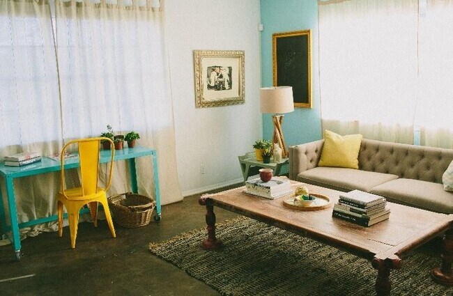 Building Photo - 6900 Manor Rd