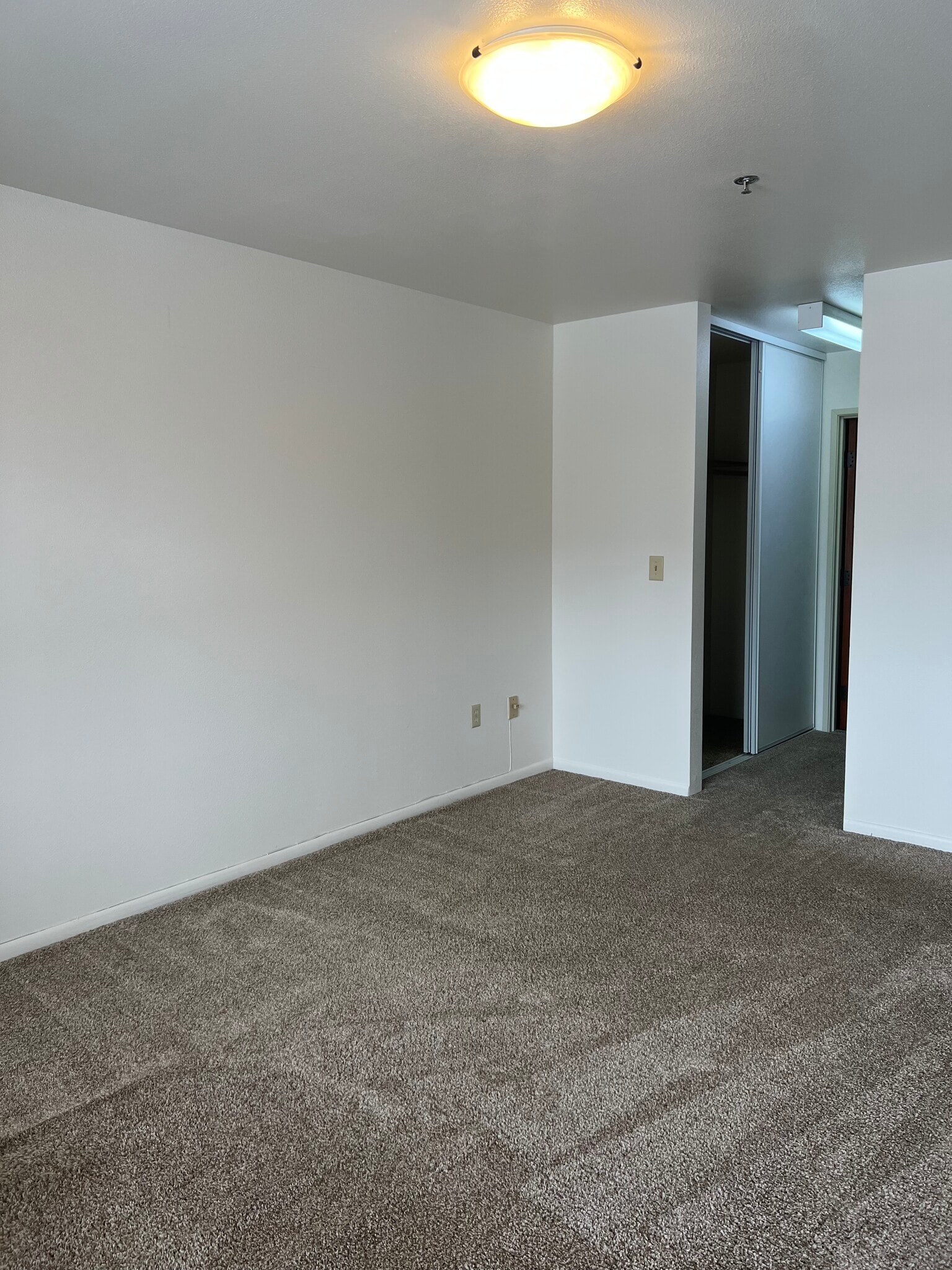 Building Photo - 726 O Pl
