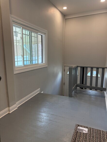 Building Photo - 3255 N Kenneth Ave
