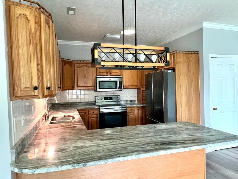 Building Photo - 300 Oaklawn Dr
