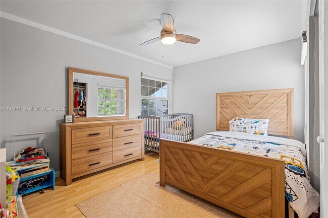 Building Photo - 8351 SW 39th Ct