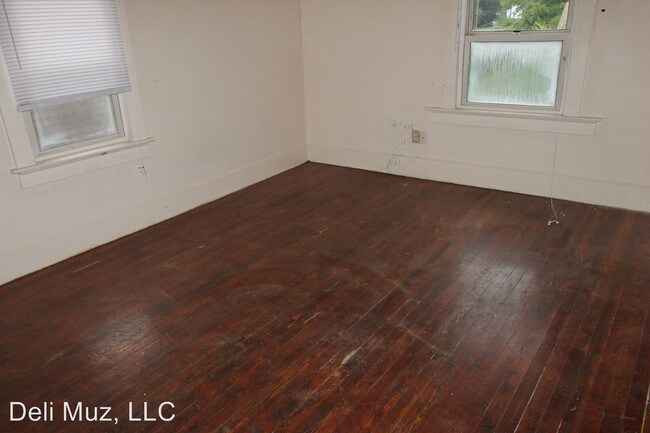 Building Photo - 1429 Judson St