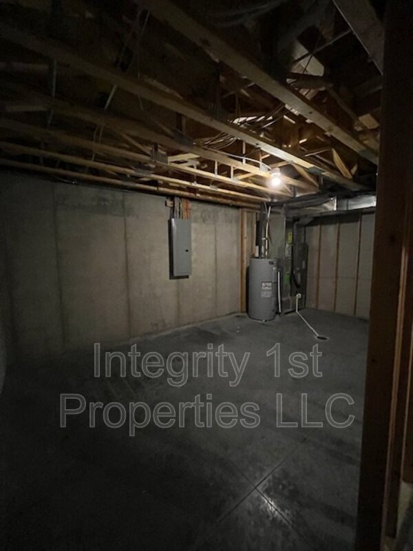 Building Photo - 6323 NE 44th St