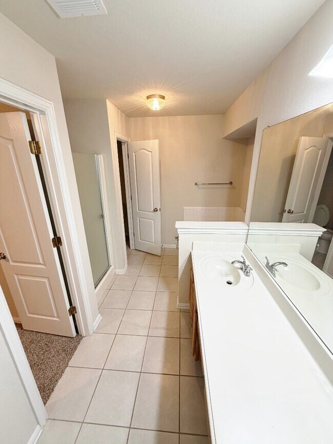 Building Photo - 536 Inwood Rd