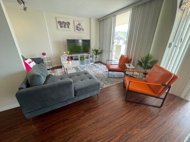 Building Photo - Skyline Living | Furnished 2-Bedroom with ...