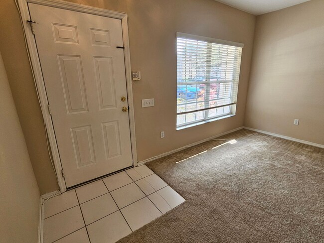 Building Photo - Brandon townhome with 2 bedrooms, 2 baths ...