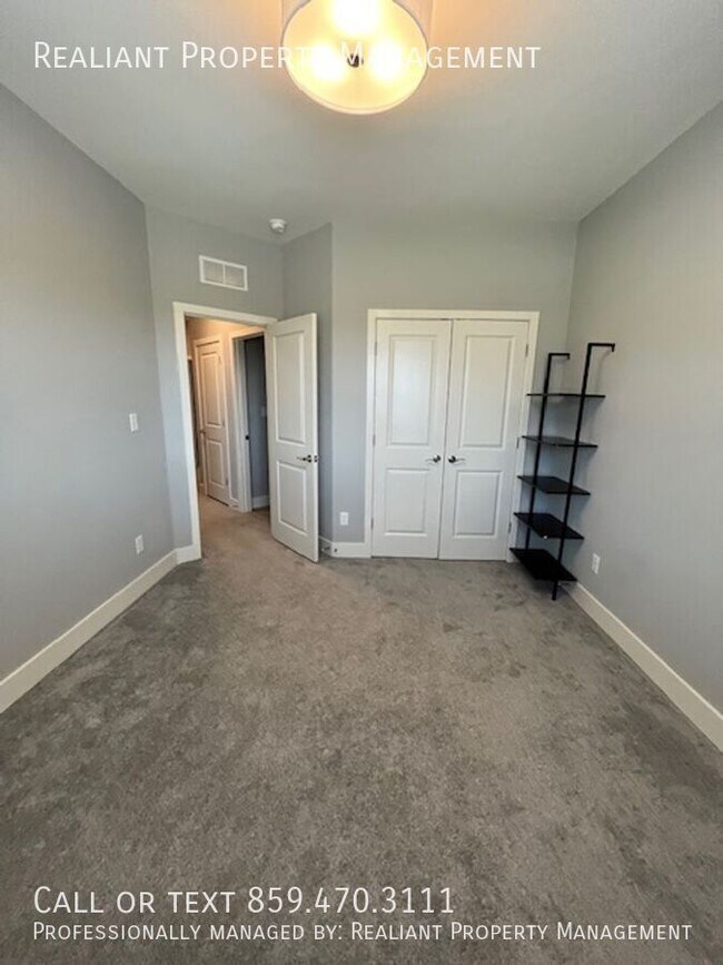 Building Photo - 3238 Peninsula Wy