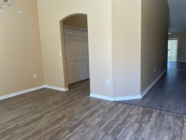 Building Photo - 536 Lakeview Dr