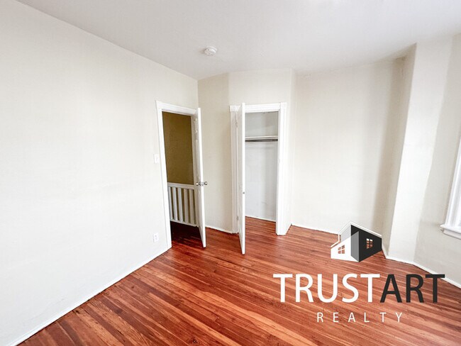 Building Photo - 3 bedroom House in Olney Oaklane, Philadel...