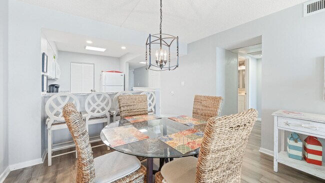 Building Photo - 7205 Thomas Dr