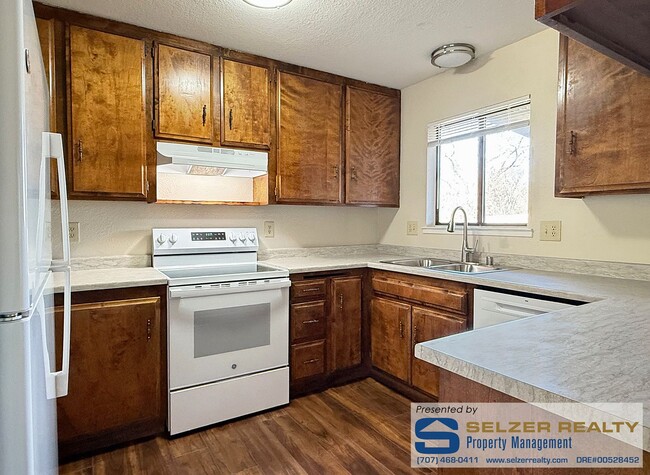 Building Photo - Newly renovated! Spacious 4 bd. home in a country setting!