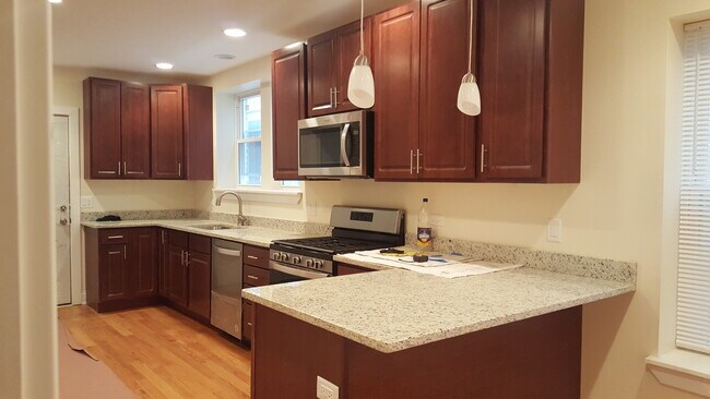 Building Photo - 6317 N Washtenaw Ave