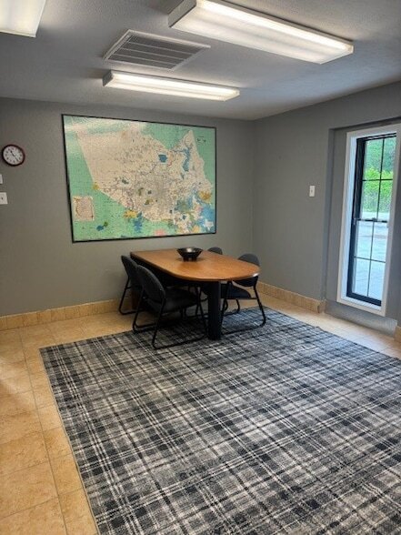 Building Photo - 18723 Mirror Lake Dr