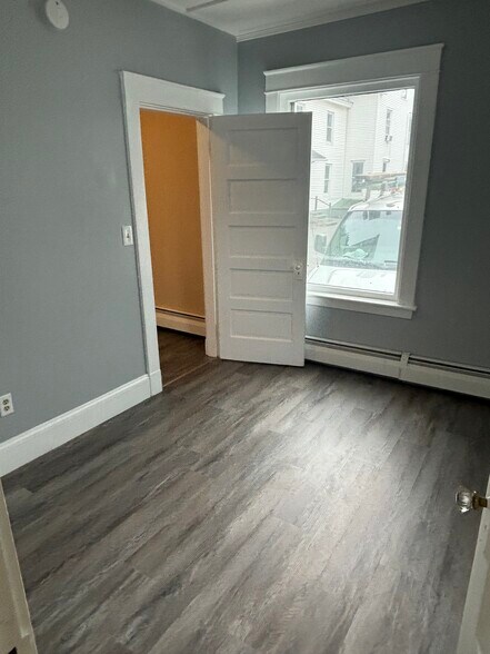 Building Photo - 14 Elm St