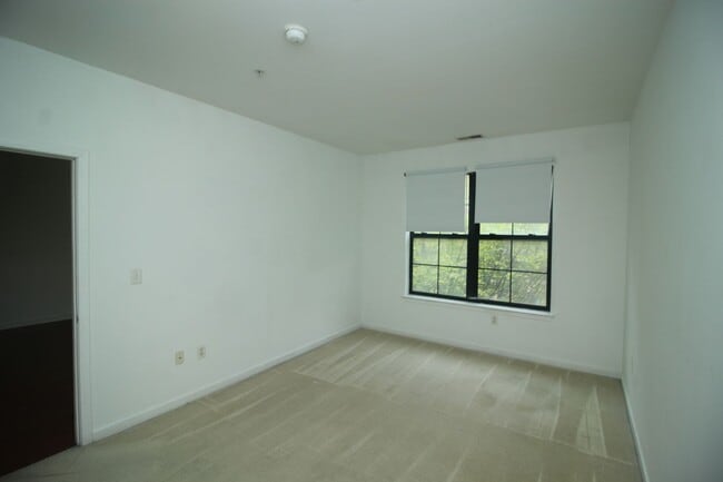 Building Photo - 2026/2027 JHU Off -Campus Gorgeous 2bd/2ba at The Lofts w/ W/D & A/C & more! Available 6/9/26